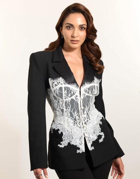 File:Kiara Advani.png