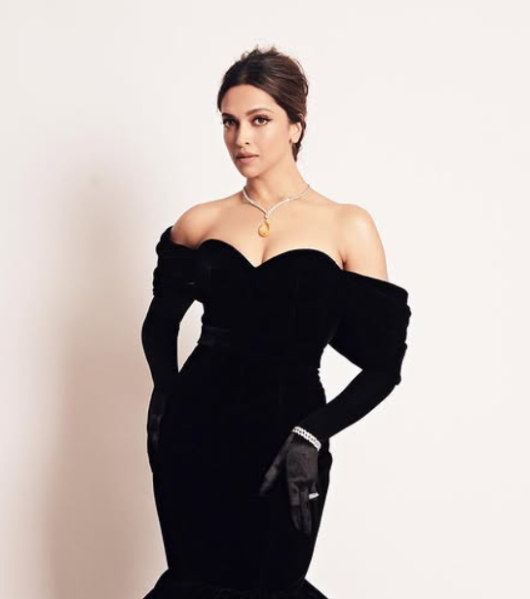 File:Deepika Padukone.png